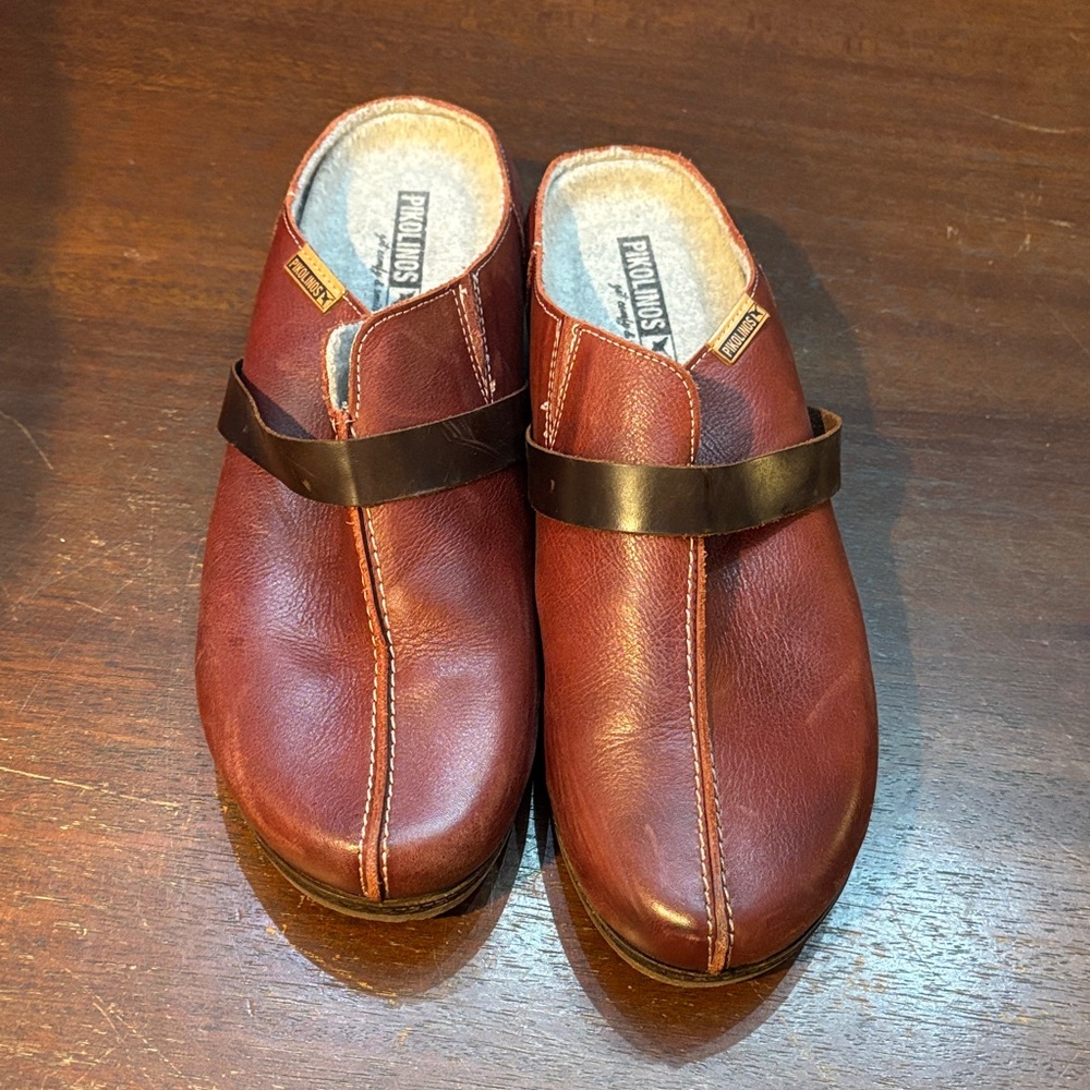 PIKOLINOS NWOT‎ GRANADA
Women’s medium heel clogs